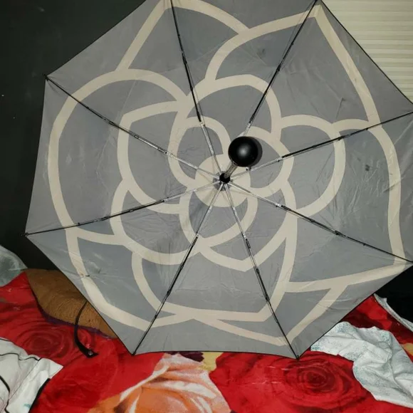 CHANEL UMBRELLA - Picture 6 of 8